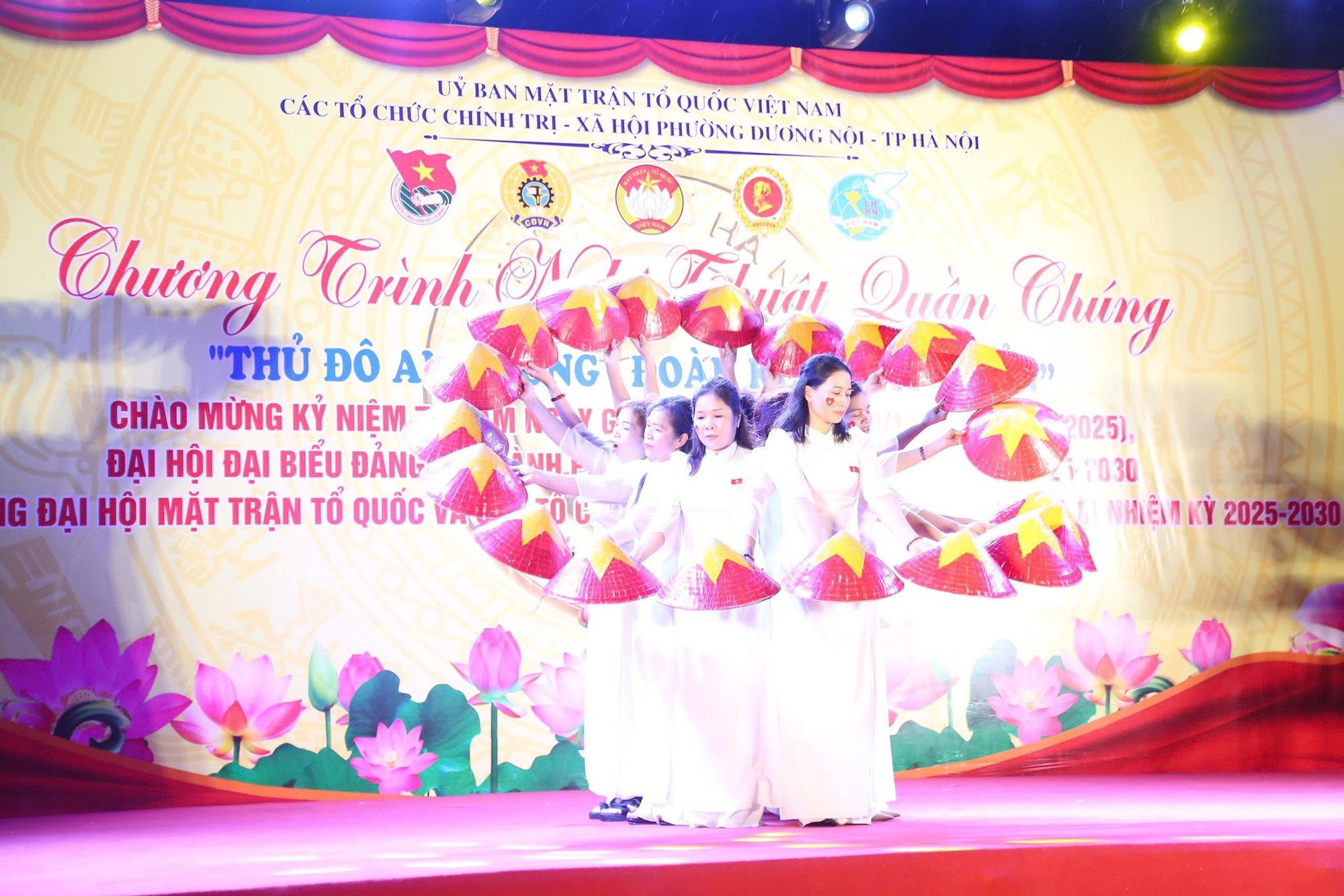 Đắc sắc Chương trình nghệ thuật chào mừng thành công Đại hội MTTQ và các đoàn thể phường Dương Nội- Ảnh 4.