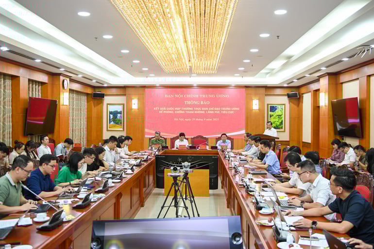 Quang cảnh buổi họp báo. (Ảnh: THẾ ĐẠI)