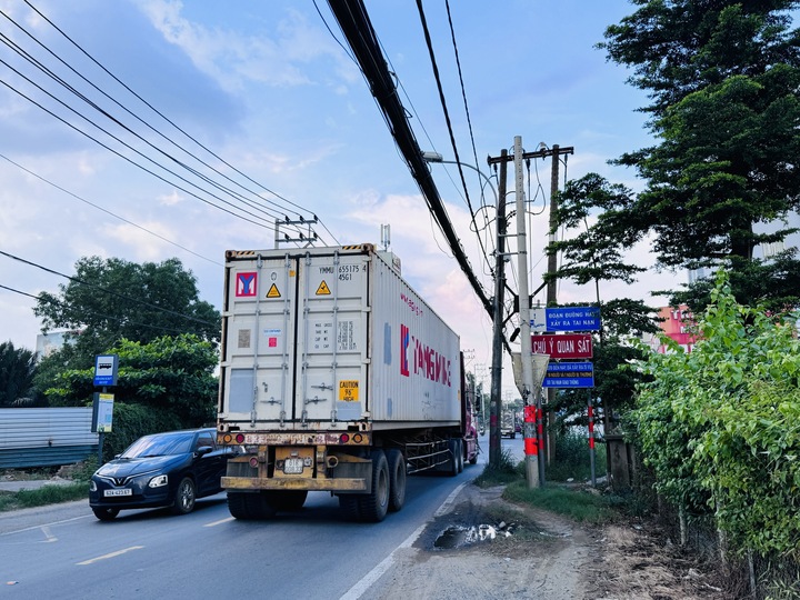 The project to upgrade and expand Nguyen Duy Trinh Street has increased its capital by more than VND1,000 billion. (Illustration photo: Luong Y)