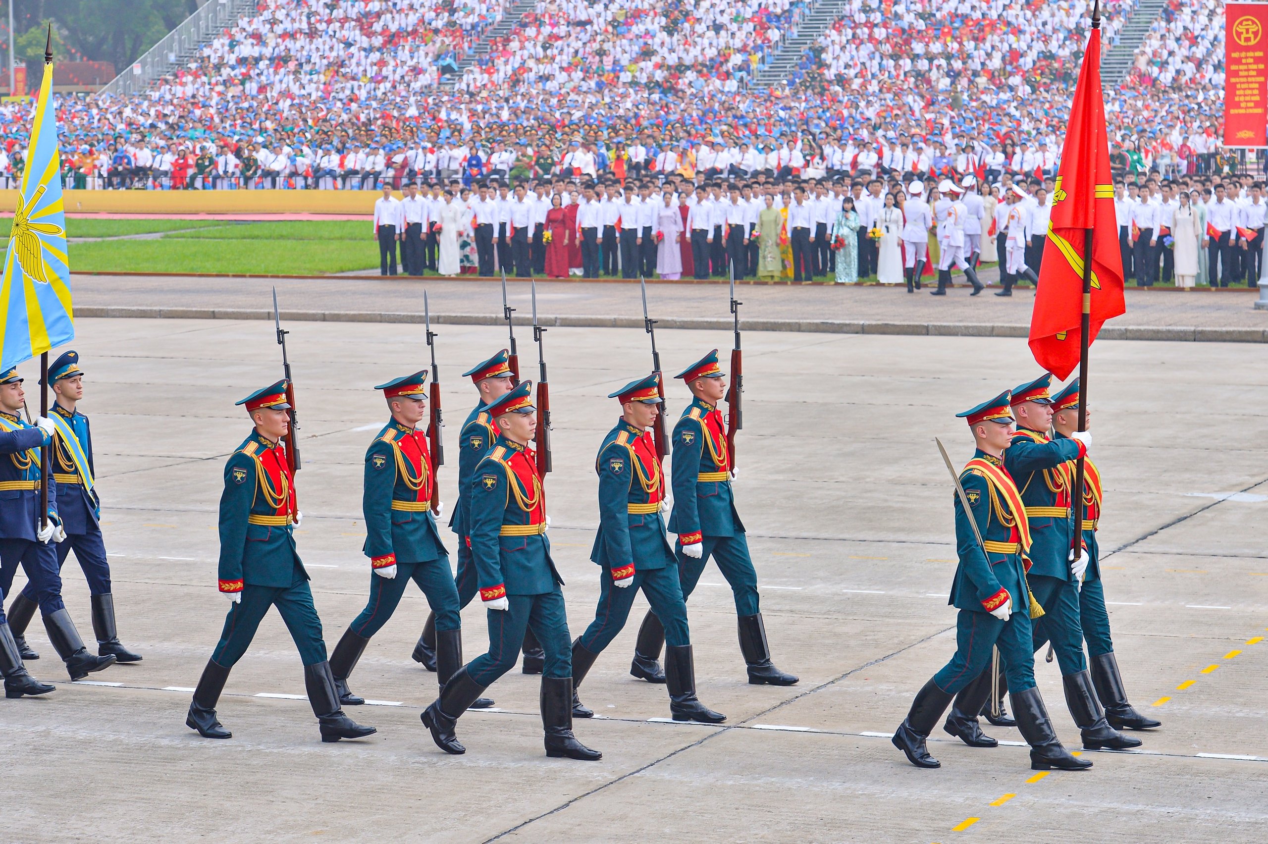 Mengungkap senjata tentara asing yang berpartisipasi dalam parade A80 - Foto 7.