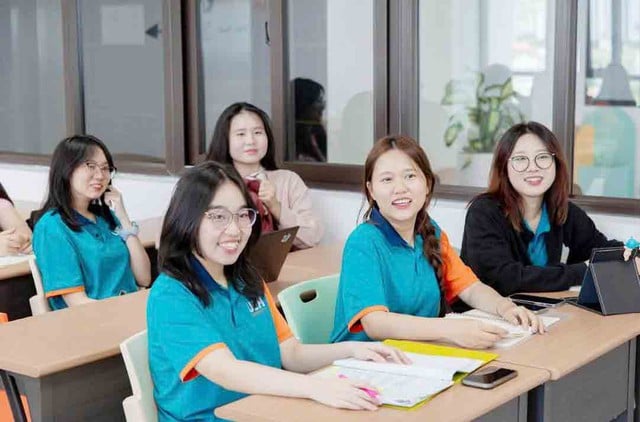 Dạy học bằng tiếng Anh ngày càng mở rộng trong trường ĐH - Ảnh 1.