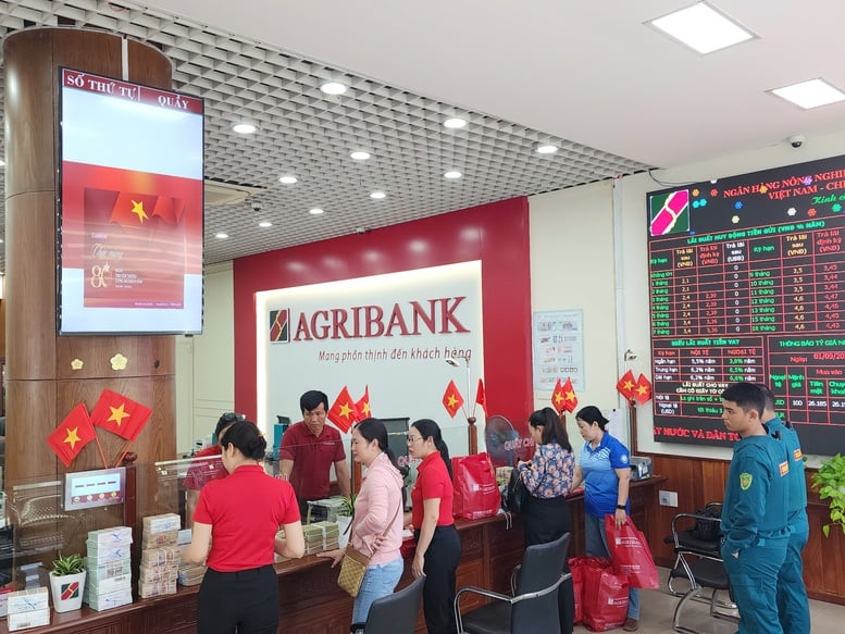 Ngân hàng tích cực hưởng ứng chi trả quà Quốc khánh kịp thời, khuyến cáo phòng chống lừa đảo- Ảnh 1.