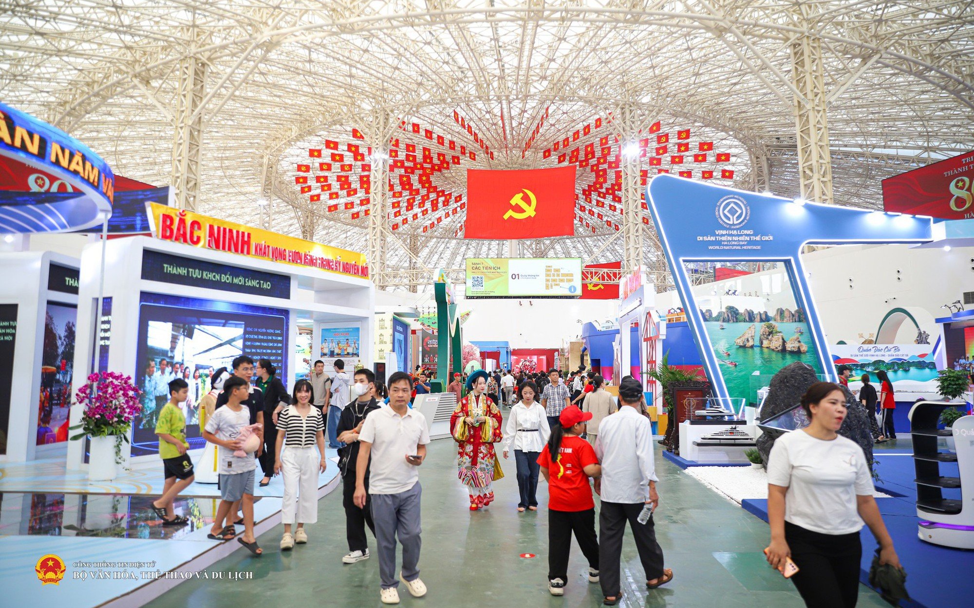 Expoziția „80 de ani din călătoria Independenței - Libertății - Fericirii” a primit peste 1 milion de vizitatori după 3 zile de la deschidere.