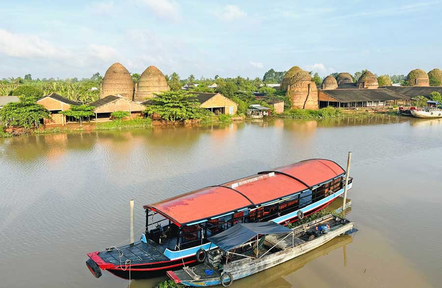 ក្នុងអាណត្តិថ្មីនេះ ឃុំ Nhon Phu នឹងជំរុញការអភិវឌ្ឍន៍ទេសចរណ៍ ផ្សារភ្ជាប់ជាមួយនឹងភូមិសិប្បកម្មបេតិកភណ្ឌសហសម័យ។