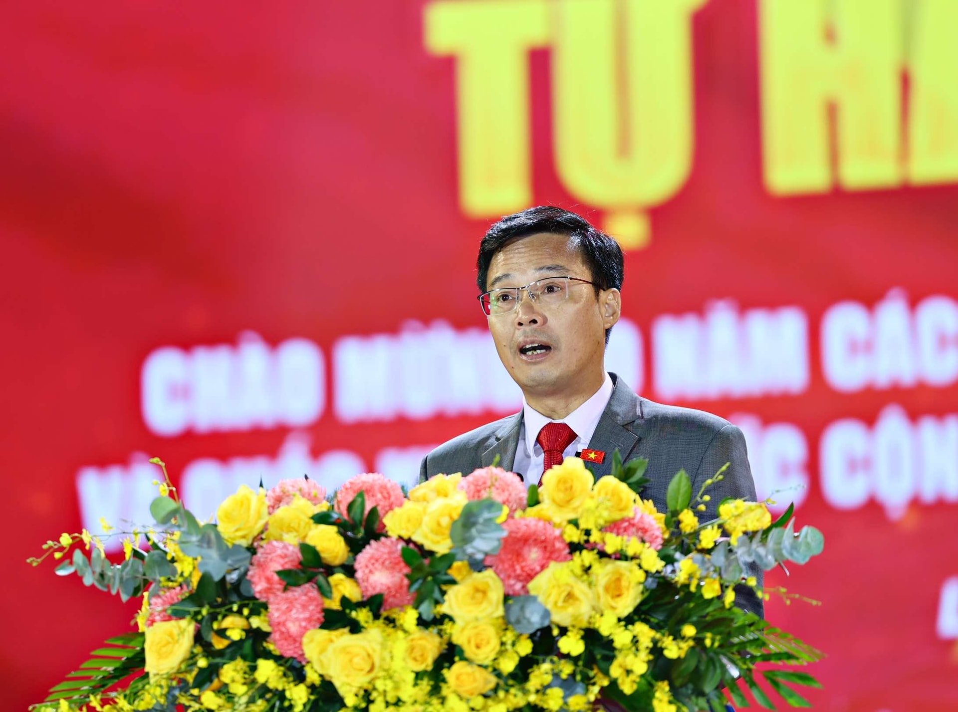 Comrade Dinh Van Tuan - Provincial Party Committee member, Vice Chairman of Lam Dong Provincial People's Committee delivered the opening speech of the program.