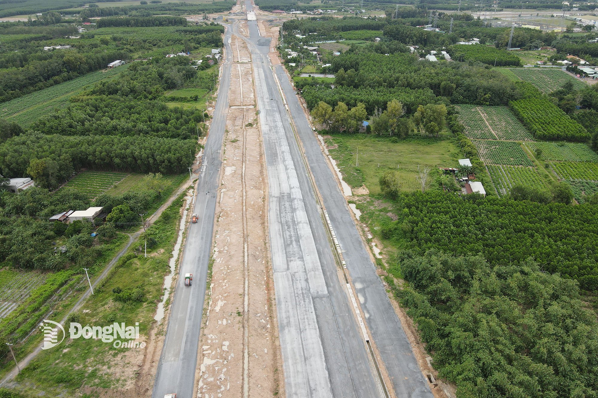 Bygging av komponent 3-prosjekt, ringvei 3-prosjekt - Ho Chi Minh-byens strekning gjennom provinsen. Foto: Pham Tung