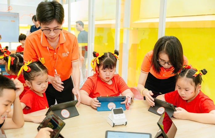 Nhiều trải nghiệm bất ngờ ở phòng học kỹ năng công dân số  - Ảnh 2.