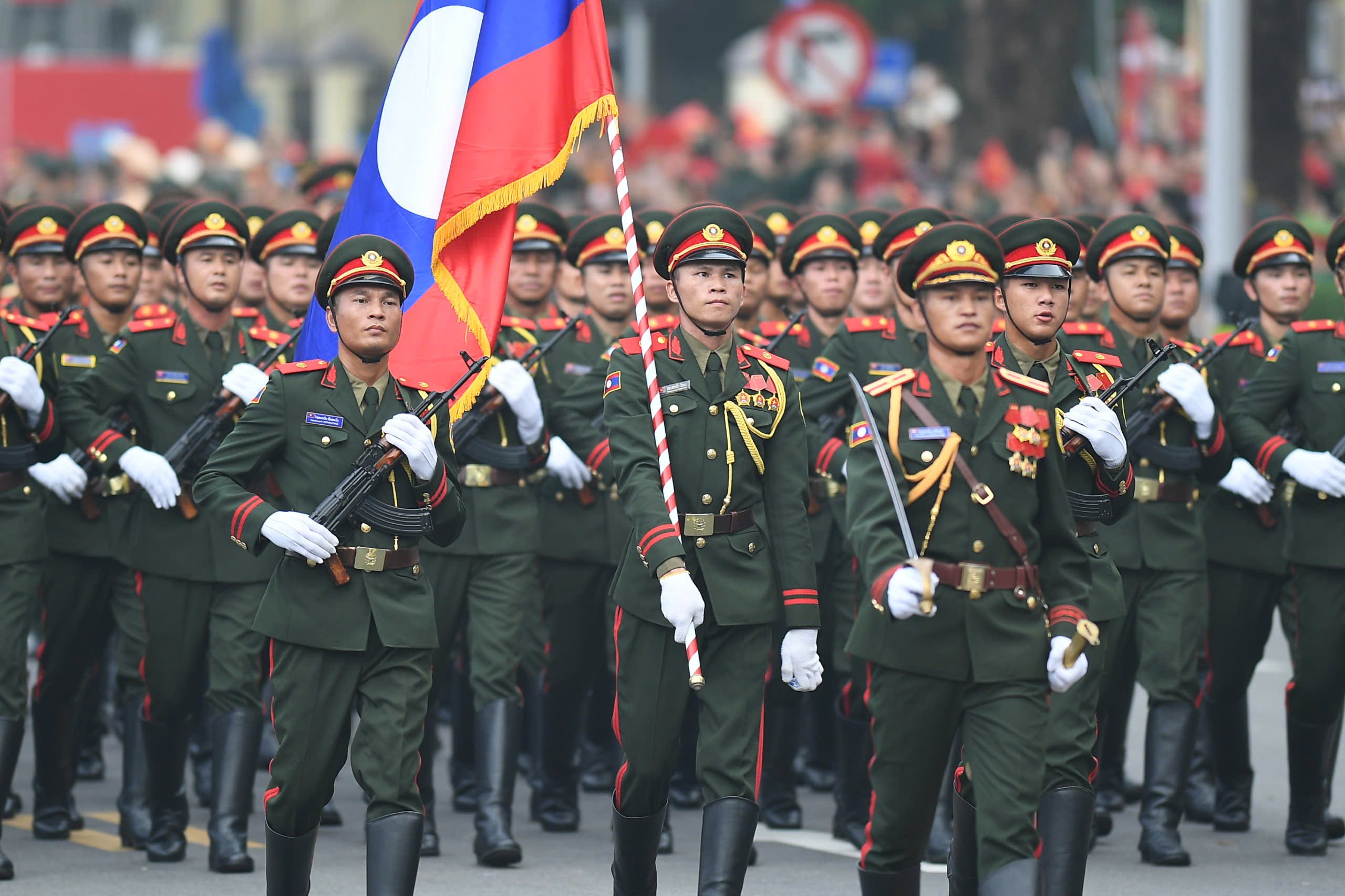Mengungkap senjata tentara asing yang berpartisipasi dalam parade A80 - Foto 9.