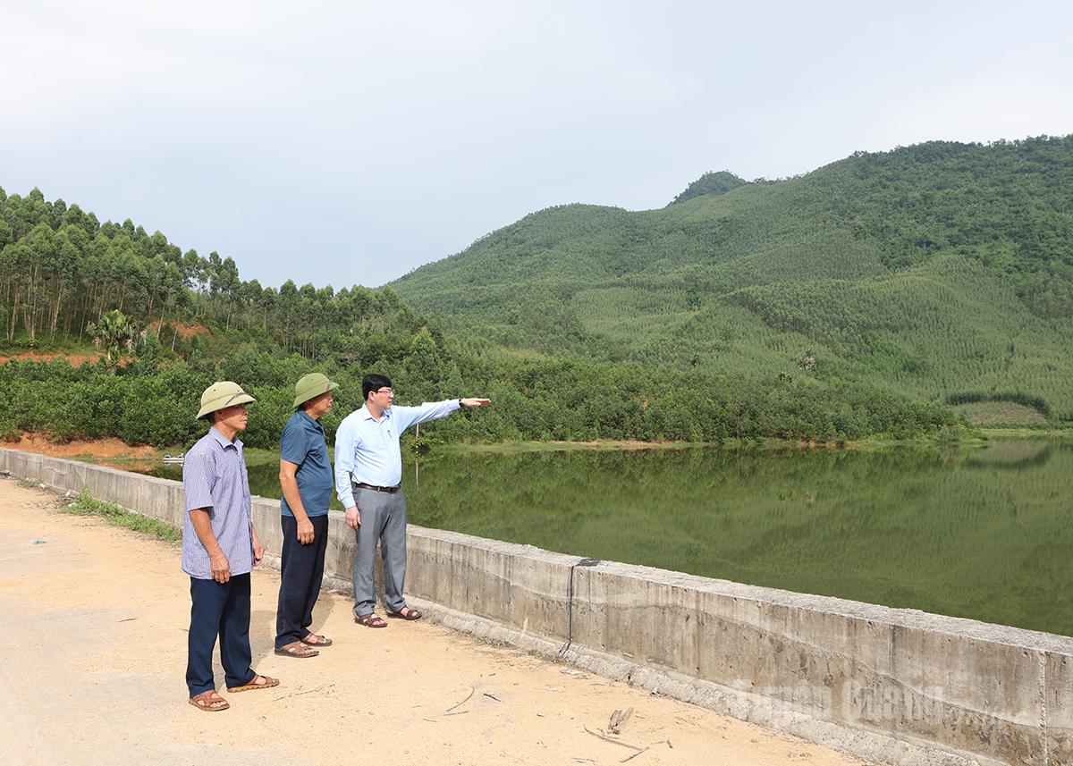 Dong Trai Lake in Phu Luong commune meets the goal of stable irrigation for 25 hectares of spring crop and 30 hectares of summer crop of the people.