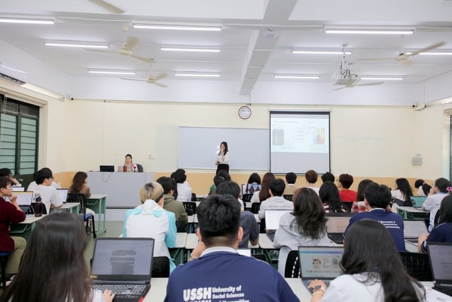 Dạy học bằng tiếng Anh ngày càng mở rộng trong trường ĐH - Ảnh 2.