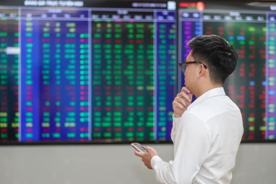 Chứng khoán bứt phá: Người vui vẻ, kẻ thở dài- Ảnh 1.