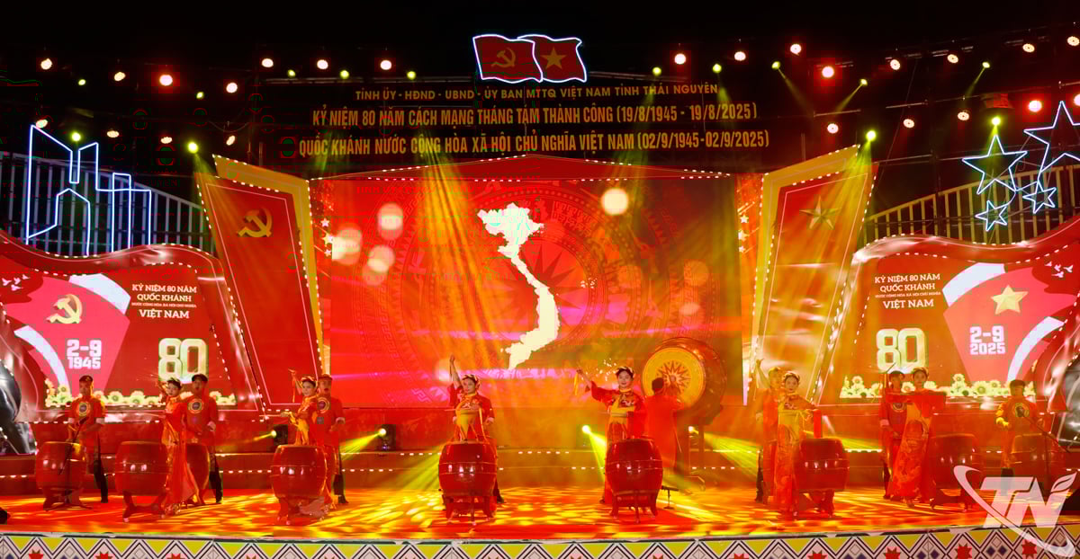ការសម្តែងរបាំស្គរបើកកម្មវិធី បានបង្កើតនូវបរិយាកាសដ៏រស់រវើក ទាក់ទាញទស្សនិកជនតាំងពីនាទីដំបូង។