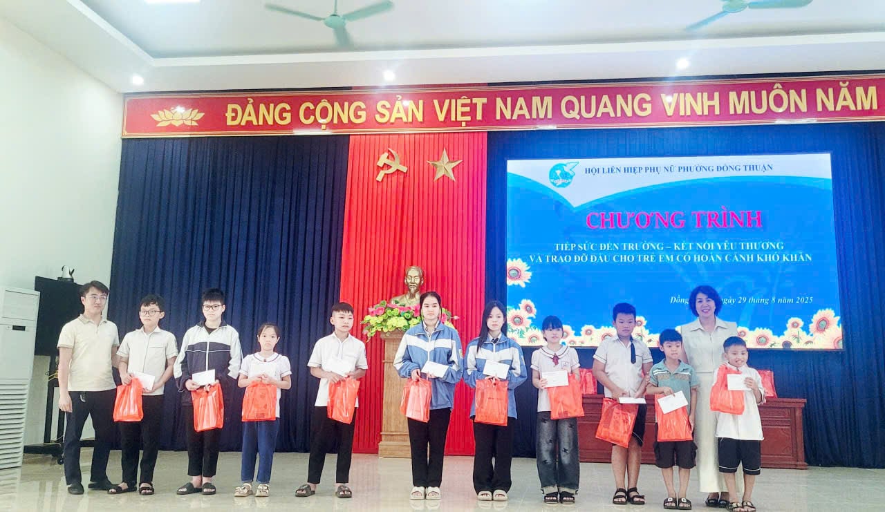 Phụ nữ Đồng Thuận tiếp sức học sinh nghèo trước thềm năm học mới- Ảnh 3.
