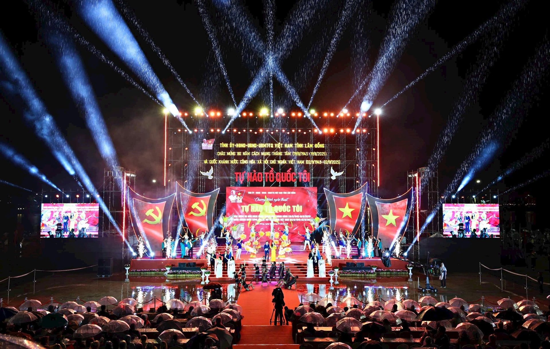 Special art program to celebrate the 80th anniversary of August Revolution and National Day September 2nd in unfavorable weather conditions