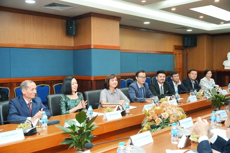 Thiết lập đường dây nóng trực tiếp giữa Bệnh viện Đại học Y dược TPHCM với FPT Long Châu- Ảnh 2.