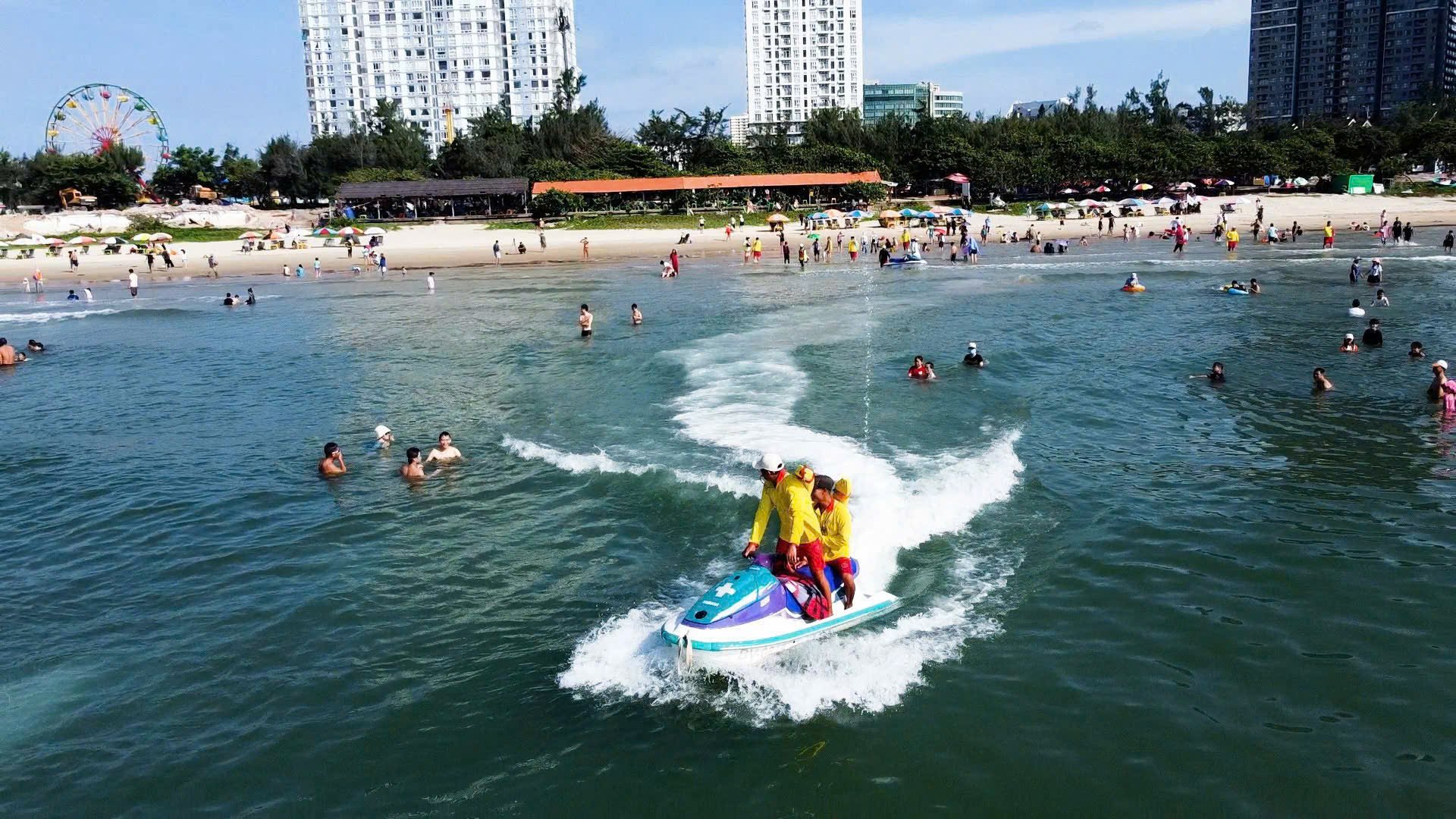 Sức hút từ ưu đãi và tour lịch sử: Du lịch TP. Hồ Chí Minh "bùng nổ" dịp lễ - Ảnh 2.
