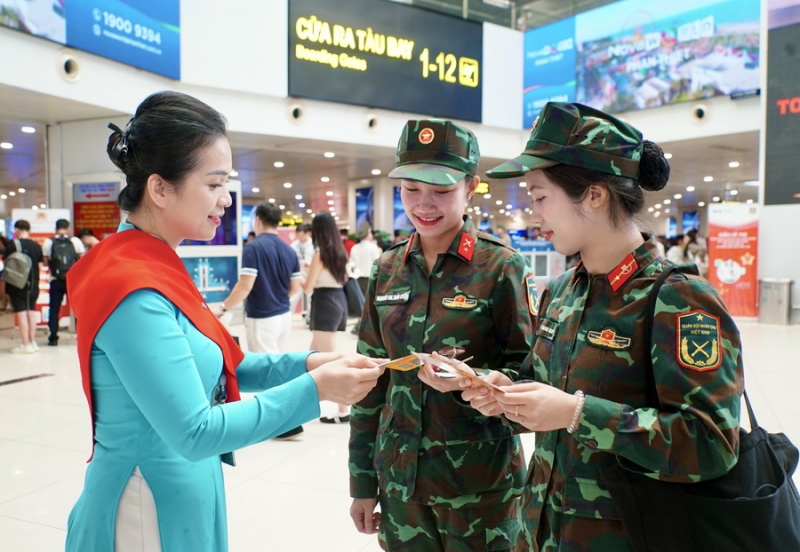 Un zbor special aduce peste 360 ​​de soldați care au finalizat misiunea A80 în orașul Ho Chi Minh -0