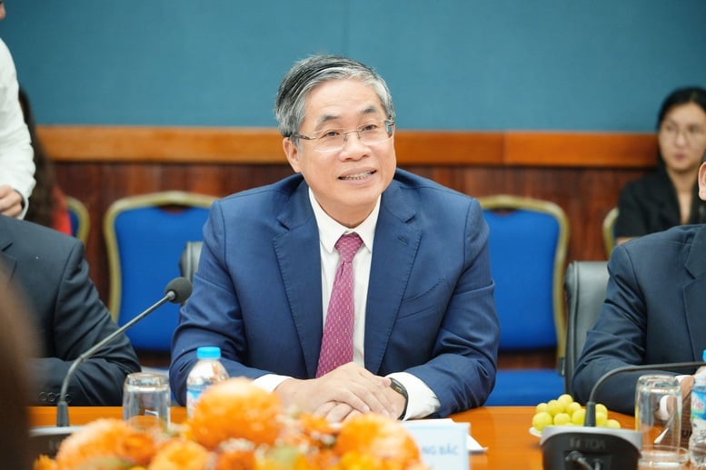 Thiết lập đường dây nóng trực tiếp giữa Bệnh viện Đại học Y dược TPHCM với FPT Long Châu- Ảnh 3.