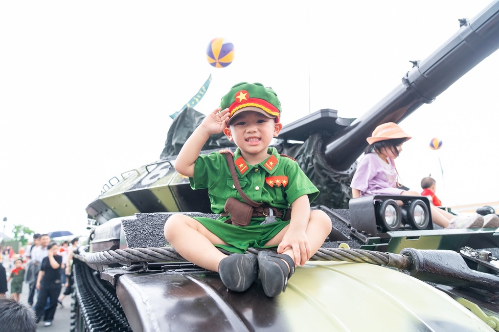 En serie opplevelser som berører patriotiske følelser på Vietnam Exhibition Center - 9