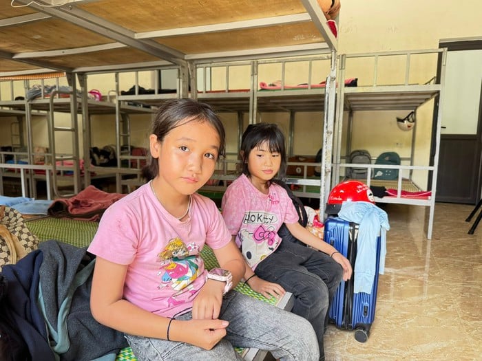 Nghệ An: Học trò Lượng Minh “vượt lũ” đến trường sau khi cầu treo bị cuốn trôi- Ảnh 3.