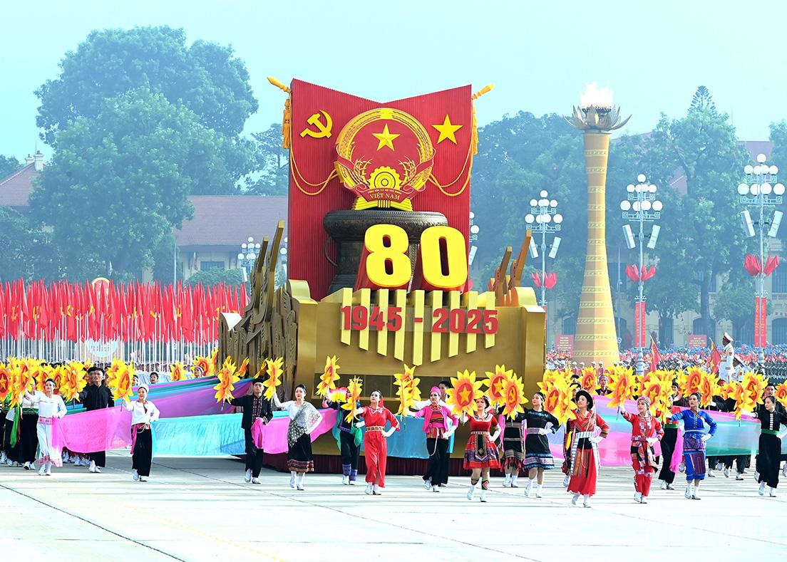 Symbol of the 80th anniversary of the August Revolution and National Day of the Socialist Republic of Vietnam at the parade.