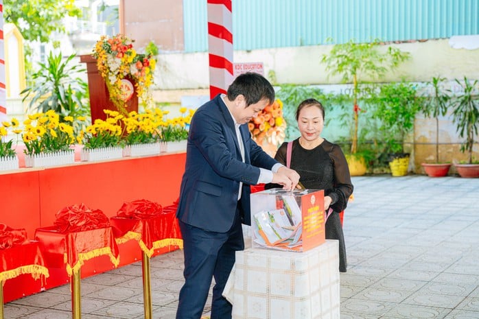 Ngành GD-ĐT TP HCM xin không nhận hoa chúc mừng ngày khai giảng dưới mọi hình thức - Ảnh 1.