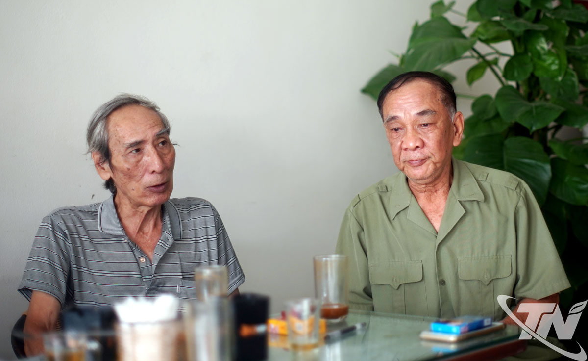 นายซอน (ทางซ้าย) และนายไทยมักพบปะกันเพื่อรำลึกถึงความทรงจำในสมรภูมิรบ