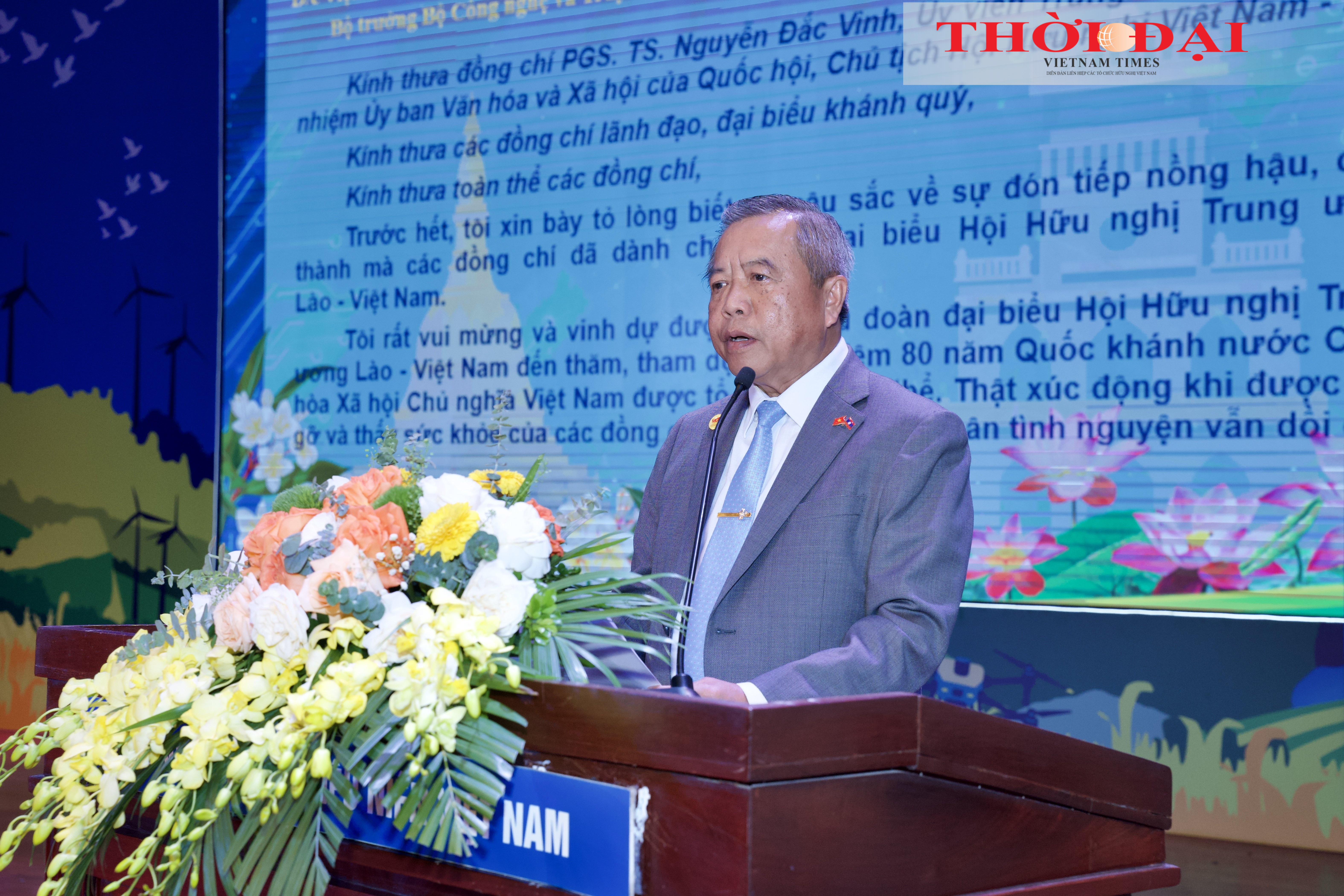 Ông Boviengkham Vongdara, Chủ tịch Hội hữu nghị Lào - Việt Nam phát biểu tại chương trình giao lưu. (Ảnh: Thanh Thảo)