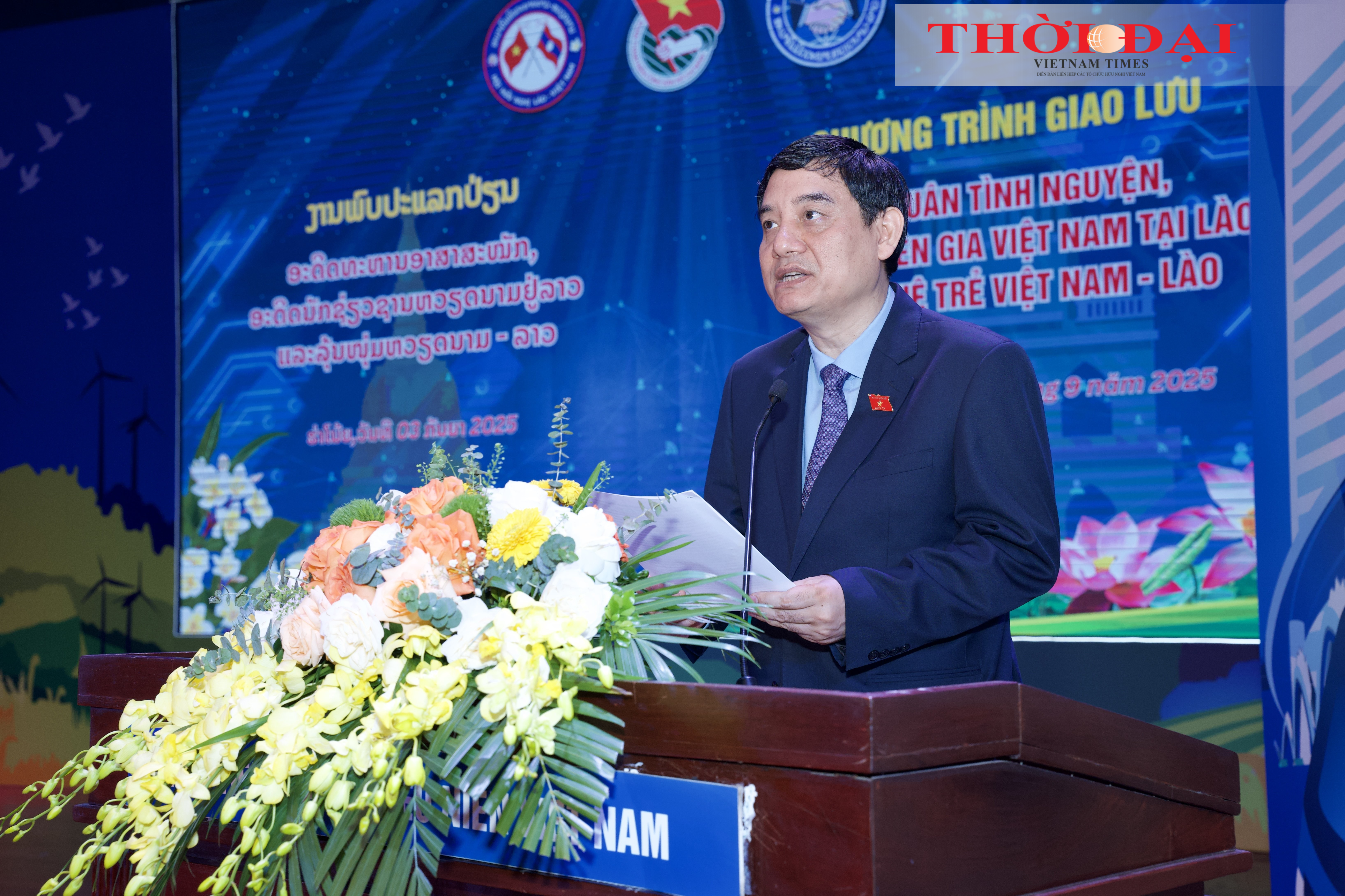 Ông Nguyễn Đắc Vinh, Chủ tịch Hội hữu nghị Việt Nam - Lào phaát biểu tại chương trình giao lưu. (Ảnh: Thanh Thảo)