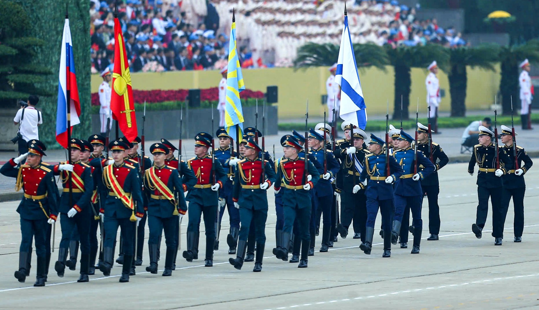 Mengungkap senjata tentara asing yang berpartisipasi dalam parade A80 - Foto 6.
