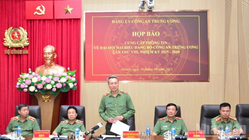 ឧត្តមសេនីយ៍ឯក Nguyen Quoc Toan ប្រធានការិយាល័យគណៈកម្មាធិការមជ្ឈិមបក្សសន្តិសុខសាធារណៈ ប្រធានទីស្តីការក្រសួង អ្នកនាំពាក្យក្រសួងសន្តិសុខសាធារណៈបានប្រាប់នៅក្នុងសន្និសីទសារព័ត៌មាន។ (រូបថត៖ PHAM CUONG)