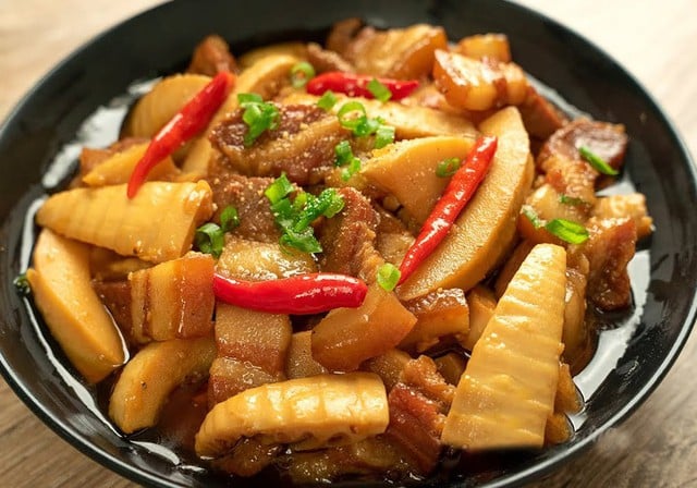 Ấm bụng với 2 món mặn dân dã, đậm đà mà đưa cơm trong ngày mưa lạnh - Ảnh 2.