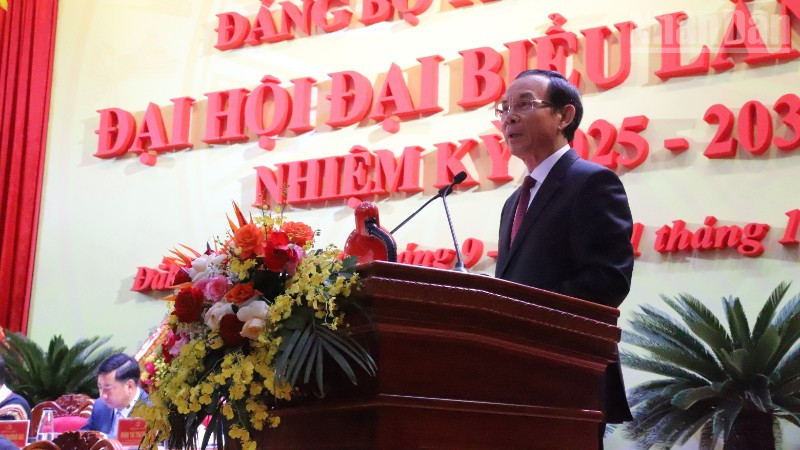 Genosse Nguyen Van Nen, Mitglied des Politbüros und ständiges Mitglied des Dokumentenunterausschusses des 14. Parteitags, hielt auf dem Kongress eine Rede.