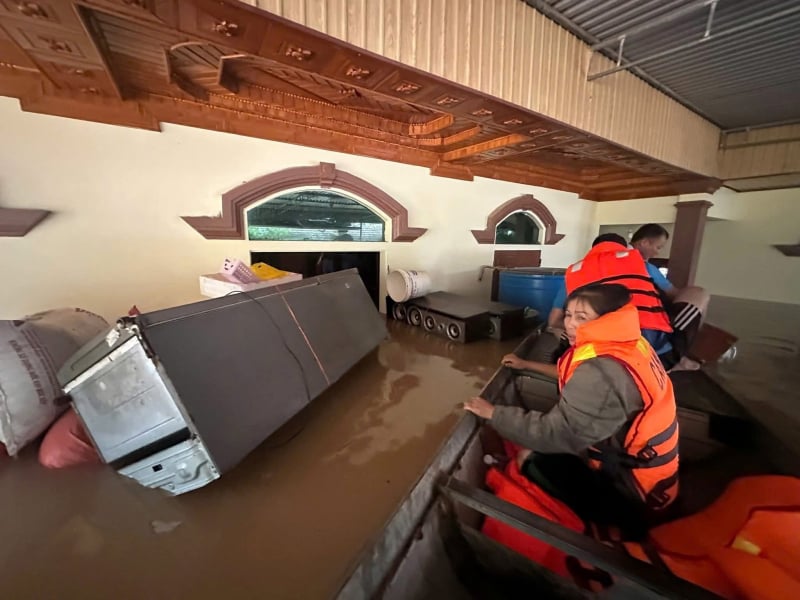 Many villages in Nghe An were isolated due to storm circulation -0