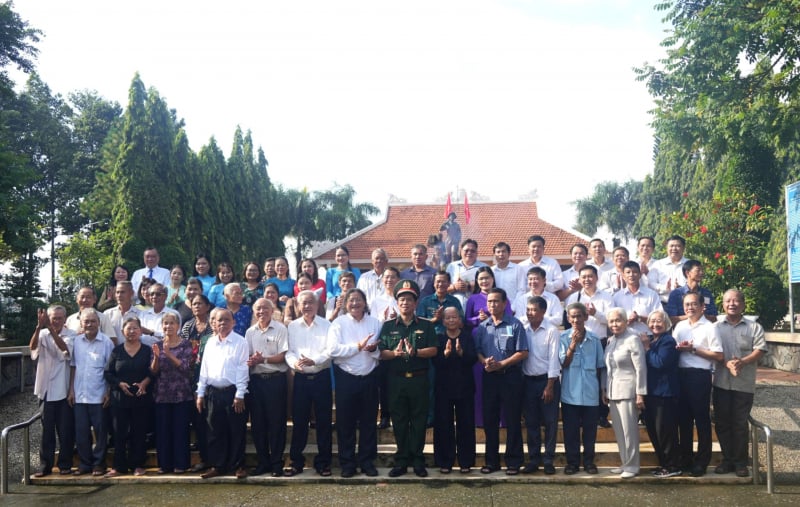 ការលះបង់របស់កម្មករ ៣២ នាក់នៅជួរមុខ Vinh Loc - ចម្រៀងវីរជនអមតៈ -០