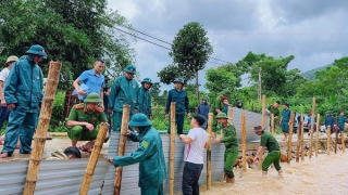 Nghe An police stick close to the area, helping people overcome the consequences of storm No. 10