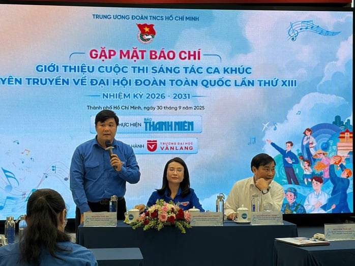 កាសែត Thanh Nien សម្ពោធ​ការ​ប្រលង​និពន្ធ​បទ​ចម្រៀង​ឃោសនា - រូបថត ២.