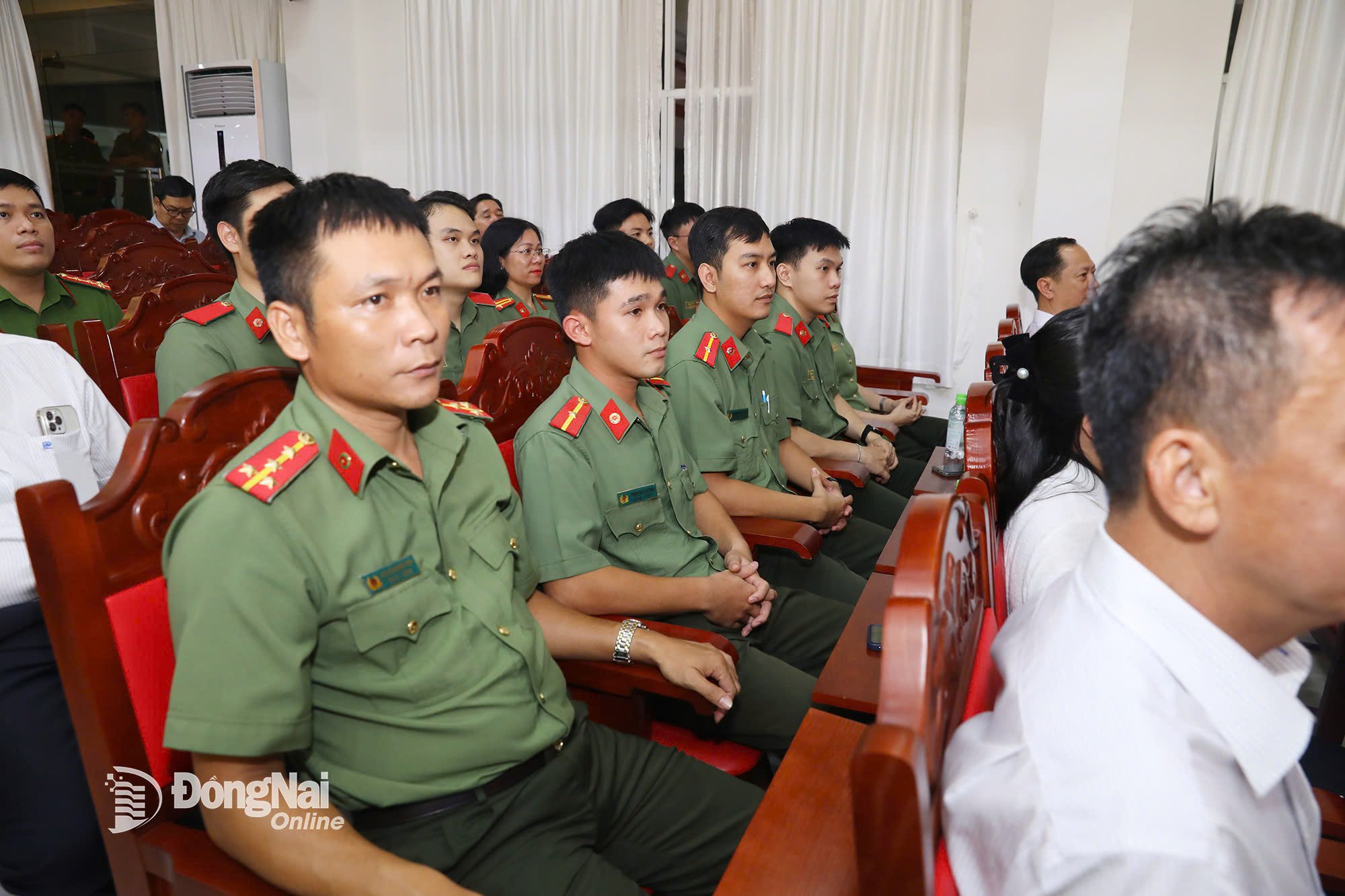ប្រតិភូរីករាយនឹងការសម្តែងសិល្បៈពិសេសនៅក្នុងកម្មវិធី។ រូបថត៖ ហ៊ុយ អាញ់