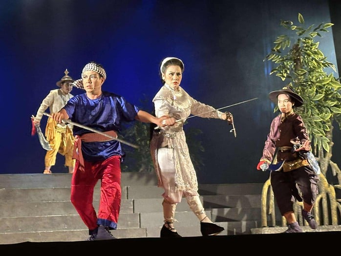 NSND Trần Ngọc Giàu chăm chút, dìu dắt đội ngũ đạo diễn trẻ của sân khấu Hát Bội TP HCM - Ảnh 2.