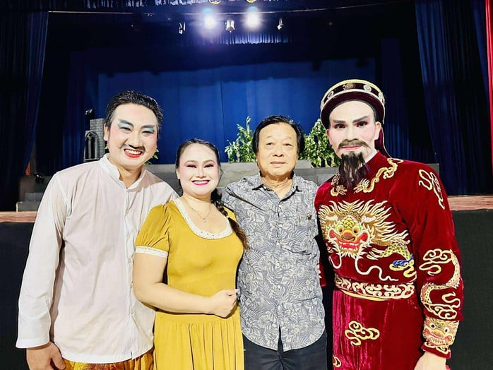 NSND Trần Ngọc Giàu chăm chút, dìu dắt đội ngũ đạo diễn trẻ của sân khấu Hát Bội TP HCM - Ảnh 1.