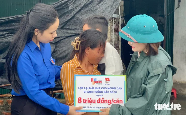 ដួងចិត្តអ្នកអាន Tuoi Tre និងប្រទេសទាំងមូលចេញទៅរកប្រជាជននៅតំបន់រងគ្រោះដោយព្យុះ - រូបថត ១.