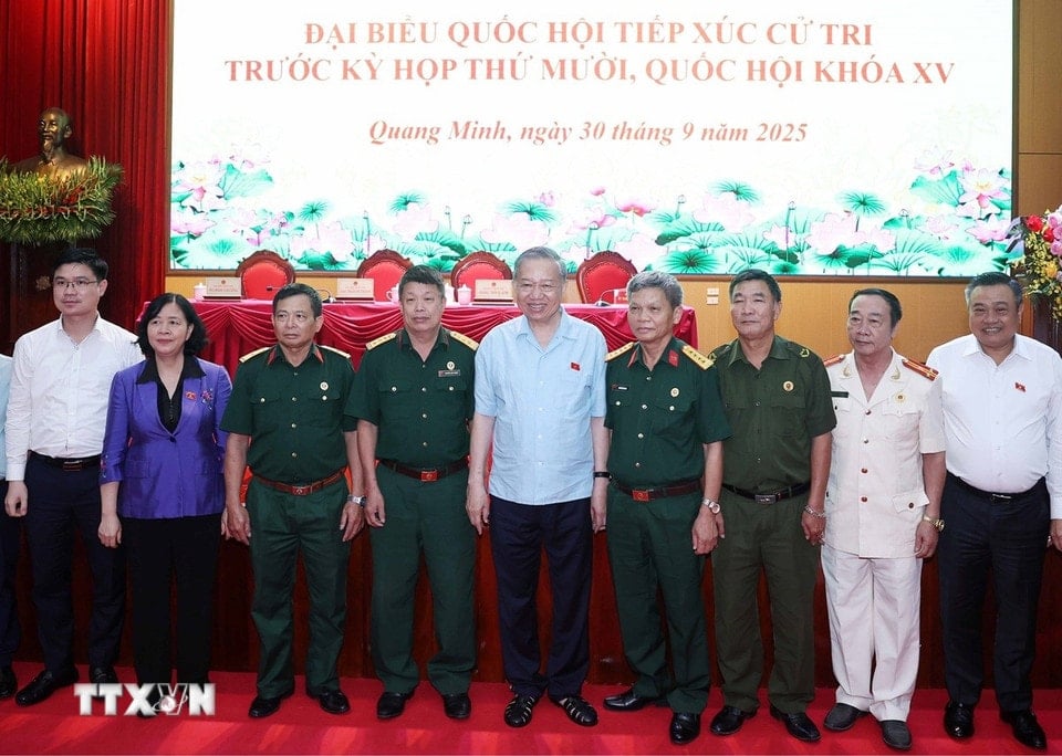 អគ្គលេខាធិការ To Lam និងគណៈប្រតិភូ។ (រូបថត៖ Thong Nhat/VNA)