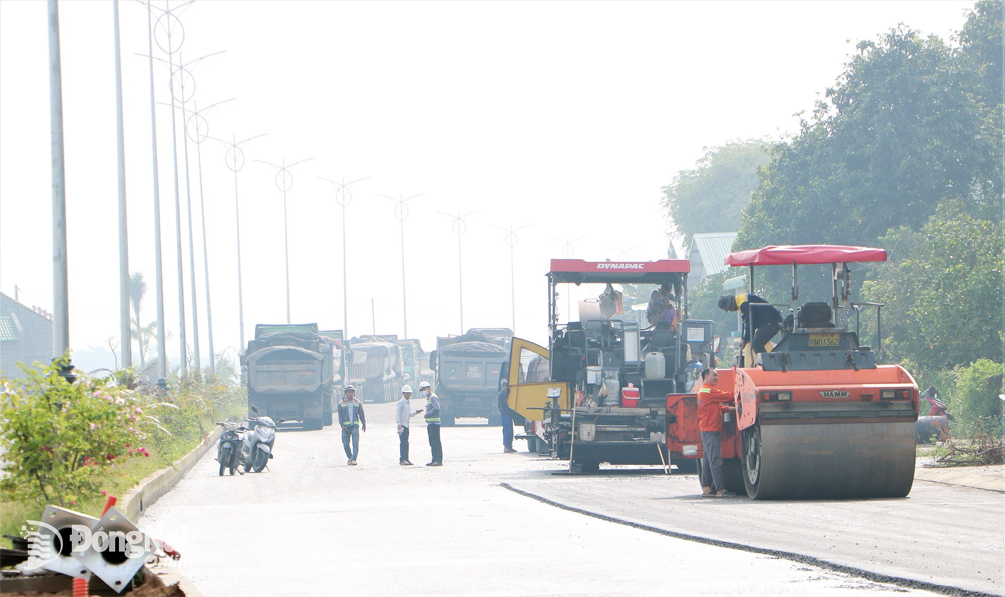 Construction of Dong Nai River Road Project, Tran Bien Ward, to serve urban development along Dong Nai River. Photo: Pham Tung