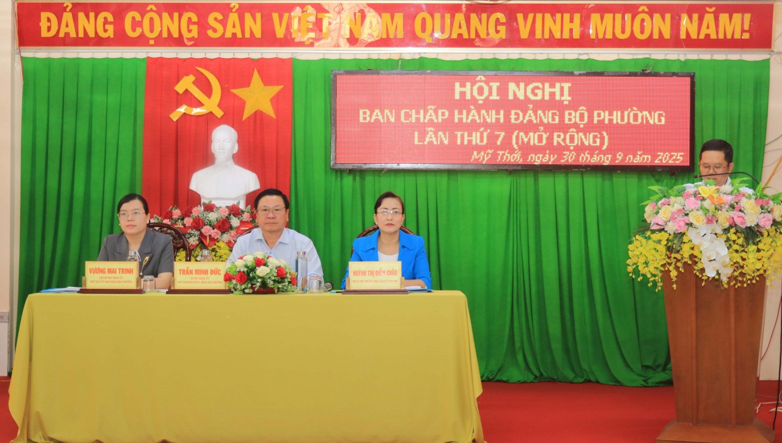 Ban Thường vụ Đảng ủy điều hành hội nghị