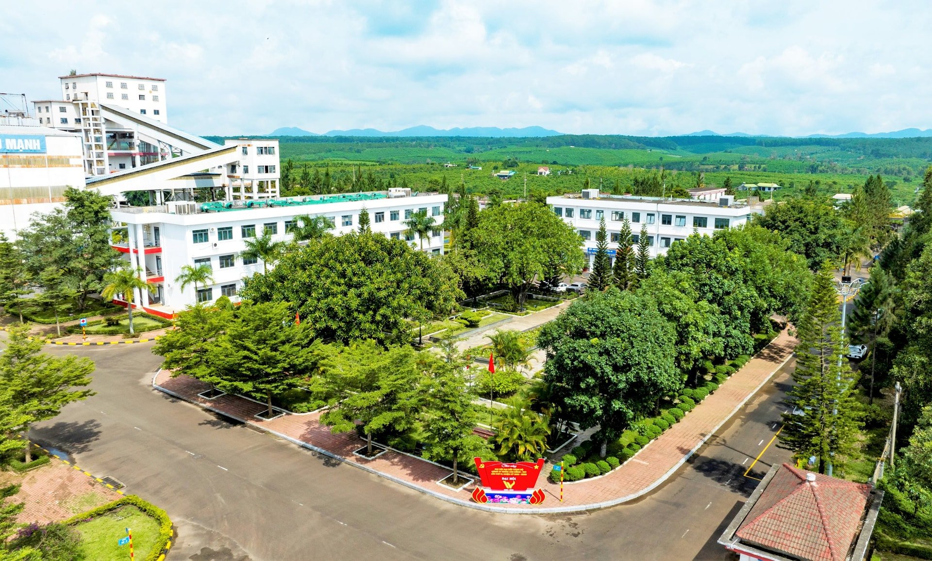 សួនសំលៀកបំពាក់ Lam Dong Alumina