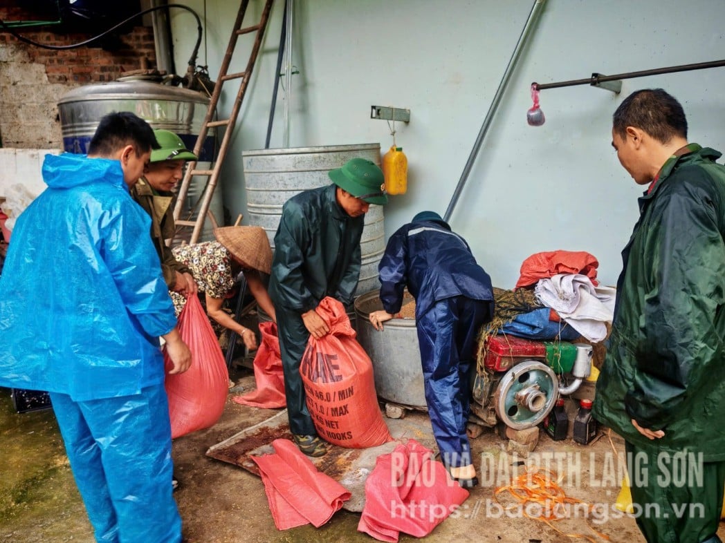 អាជ្ញាធរ​និង​ប្រជាពលរដ្ឋ​ឃុំ​ណា​សំ បាន​រើ​សម្ភារ និង​ទ្រព្យសម្បត្តិ​របស់​ប្រជាពលរដ្ឋ​ទៅ​កាន់​ទីទួល​សុវត្ថិភាព។