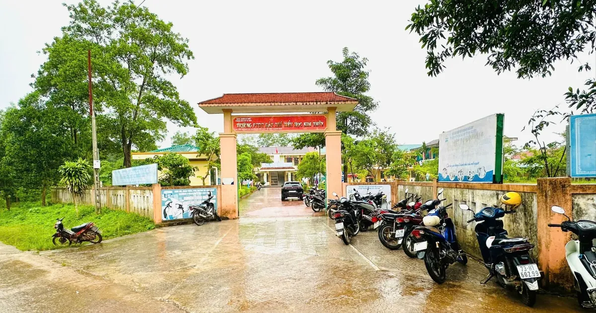 Vụ 40 học sinh nhập viện sau khi ăn bánh tày: Phụ huynh đồng loạt cho con nghỉ học vì lo ngại bữa ăn bán trú