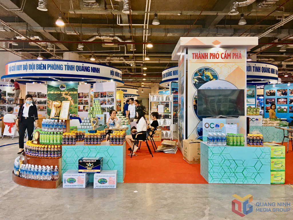ក្រុមហ៊ុន Quang Hanh Trade Union Mineral Water Company Limited ចូលរួមក្នុងពិព័រណ៍ OCOP ដែលរៀបចំជារៀងរាល់ឆ្នាំដោយខេត្ត។