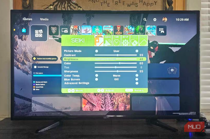 ប្រសិនបើទូរទស្សន៍ Smart TV របស់អ្នកមានរូបភាពងងឹតពេក ឬភ្លឺពេក វាអាចដោយសារតែការកំណត់លំនាំដើមមិនសមស្របនឹងការចូលចិត្តរបស់អ្នក។ (រូបថត៖ Makeuseof)