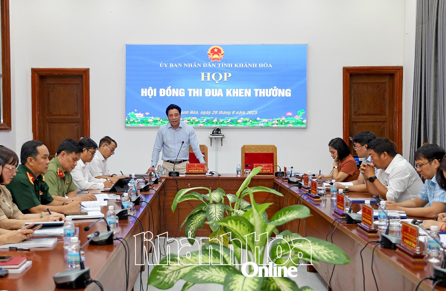 Chairman of the Provincial People's Committee Nguyen Khac Toan concluded the meeting.
